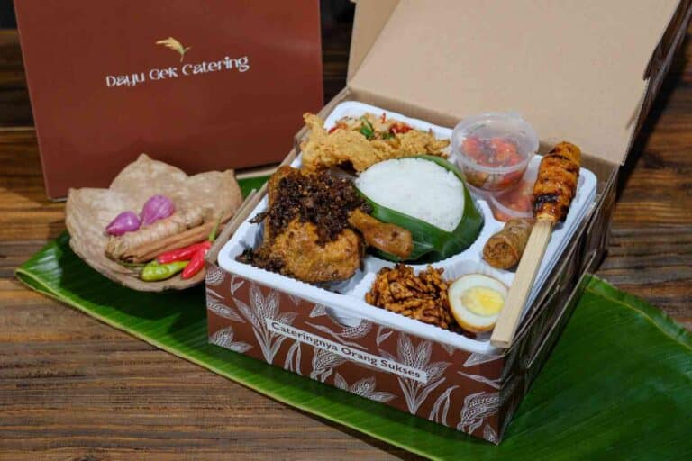 desain kemasan nasi box dayu gek catering